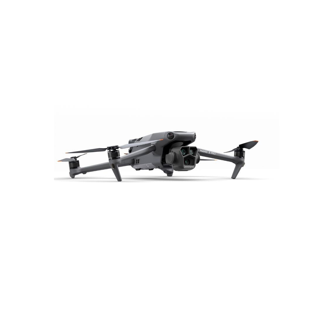 DJI Mavic 3 Pro 暢飛套裝（DJI RC附螢幕遙控器） DJI